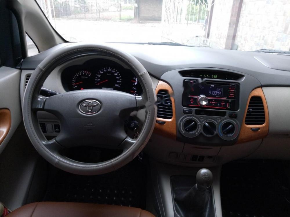 Toyota Innova G 2009 - Cần bán Toyota Innova 2.0 sản xuất 2009, màu bạc chính chủ, 400tr