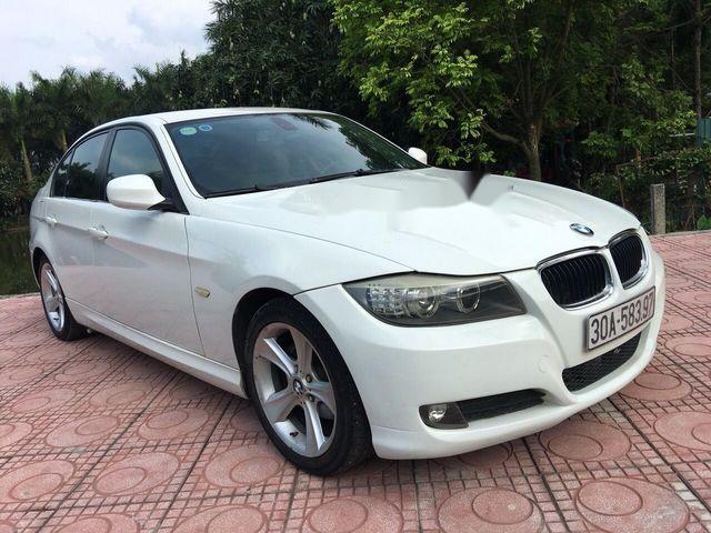 BMW 3 Series  320i  2009 - Bán BMW 3 Series 320i 2009, màu trắng còn mới, giá chỉ 500 triệu