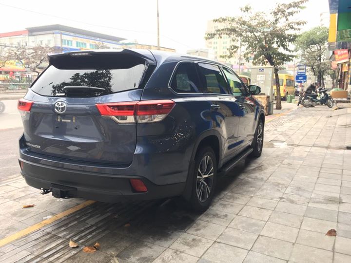 Toyota Highlander 2017 - Cần bán xe Toyota Highlander sản xuất 2017, màu xanh lam, nhập khẩu