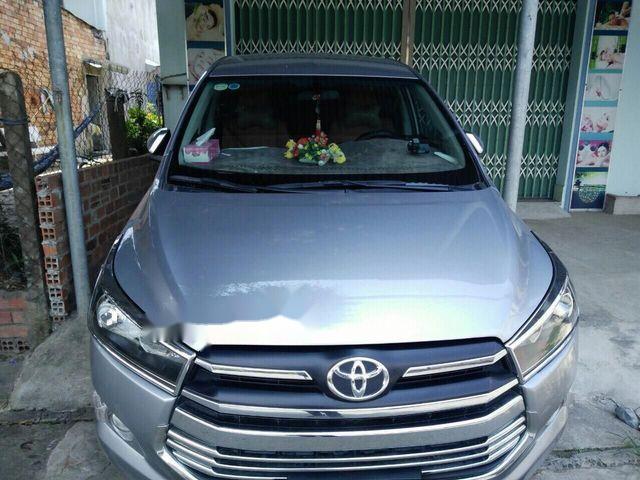 Toyota Innova 2017 - Cần bán gấp Toyota Innova 2017, màu bạc xe gia đình, 810tr