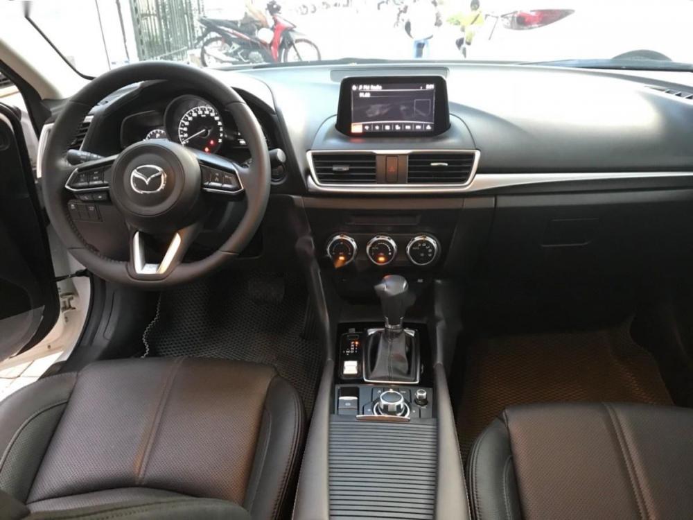 Mazda 3 1.5 AT 2018 - Bán xe Mazda 3 1.5 AT sản xuất 2018, màu trắng số tự động giá cạnh tranh