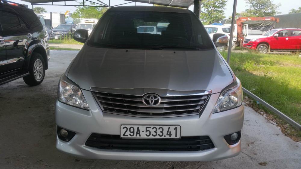 Toyota Innova 2.0E 2012 - Cần bán lại xe Toyota Innova sản xuất cuối năm 2012, màu bạc