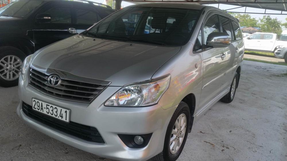 Toyota Innova 2.0E 2012 - Cần bán lại xe Toyota Innova sản xuất cuối năm 2012, màu bạc