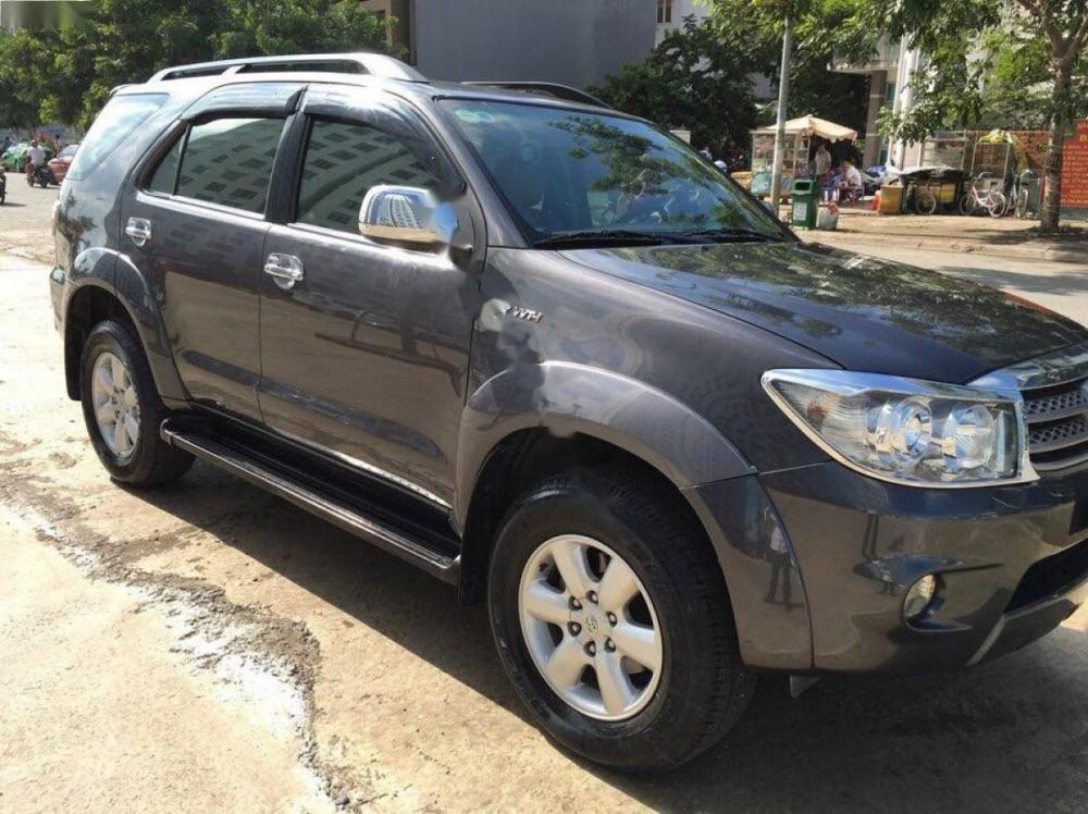 Toyota Fortuner V 2009 - Cần bán xe Toyota Fortuner v sản xuất năm 2009, màu xám