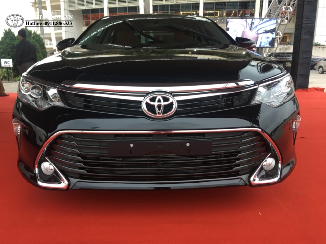 Toyota Camry 2.0E 2018 - Bán xe Toyota Camry 2.0E đời 2018, màu đen, giá tốt, KM hấp dẫn, trả góp lãi suất thấp