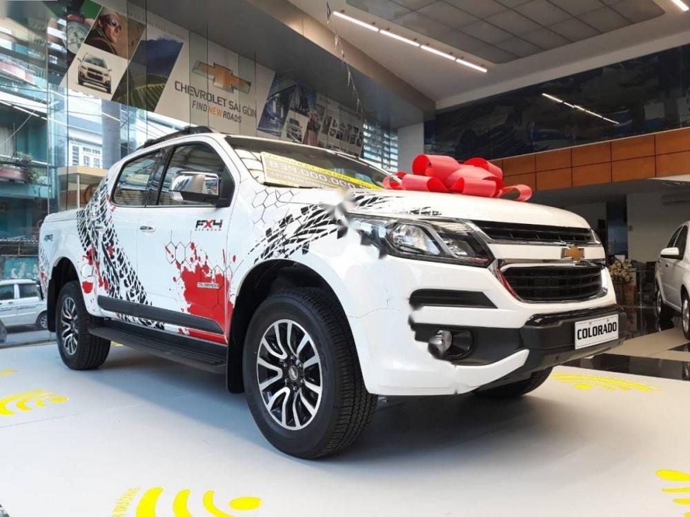 Chevrolet Colorado High Country 2.8L 4x4 AT 2018 - Cần bán xe Chevrolet Colorado High Country 2.8L 4x4 AT năm 2018, màu trắng, xe nhập