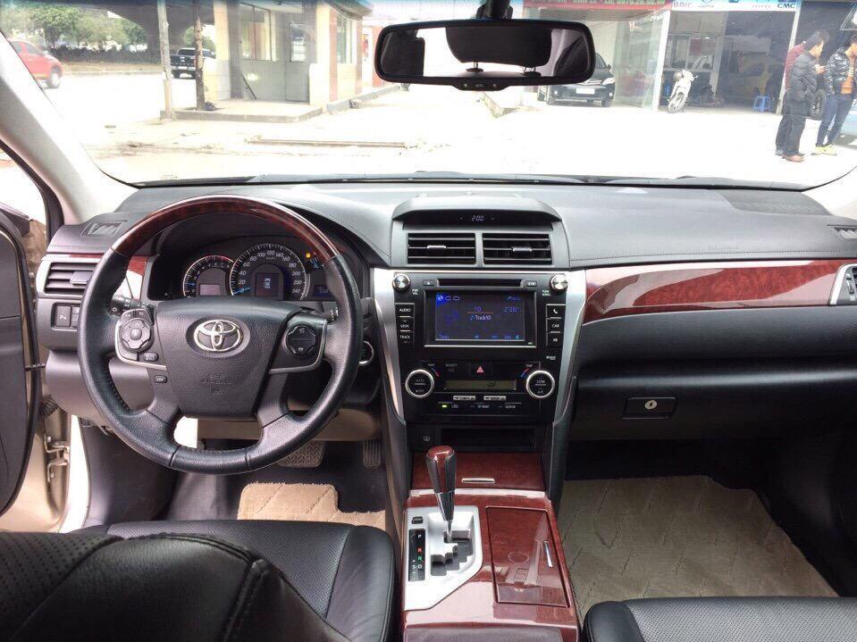 Toyota Camry 2.5Q 2013 - Cần bán lại xe Toyota Camry 2.5Q năm 2013 màu vàng, 870 triệu