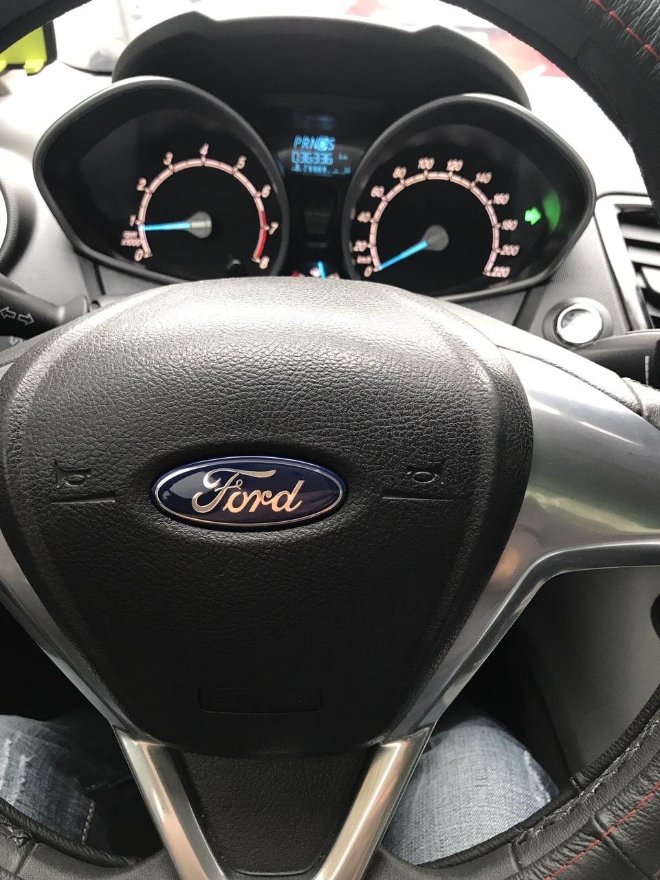 Ford Fiesta 2014 - Bán xe Ford Fiesta 2014, màu đỏ