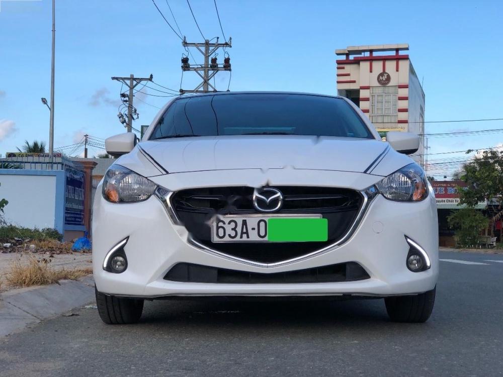 Mazda 2 2016 - Cần bán Mazda 2 đời 2016, màu trắng số tự động