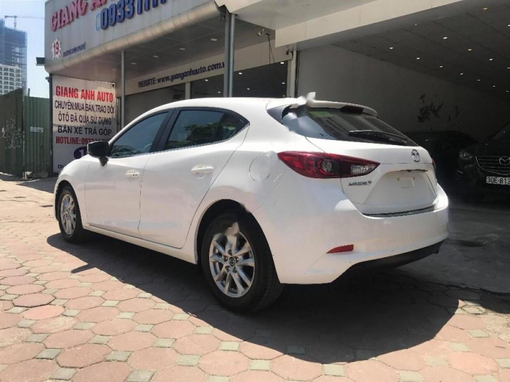 Mazda 3 1.5L Facelift 2017 - Cần bán xe Mazda 3 1.5L Facelift sản xuất 2017, màu trắng, 705tr