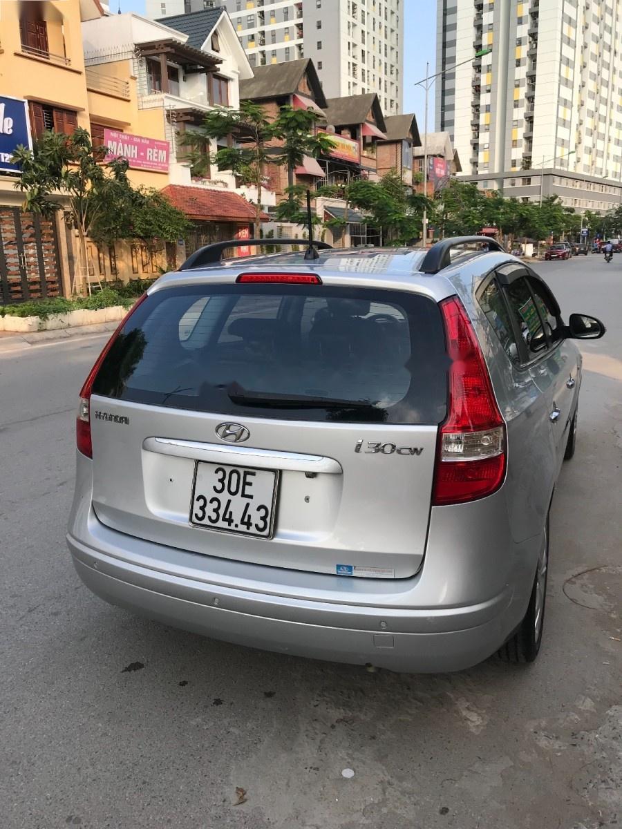 Hyundai i30 CW 2009 - Cần bán xe Hyundai i30 CW sản xuất năm 2009, màu bạc, nhập khẩu nguyên chiếc chính chủ