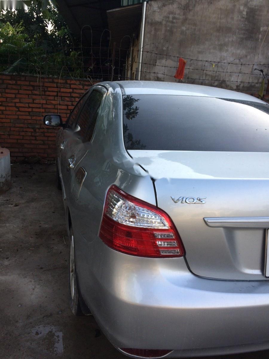 Toyota Vios 2010 - Bán Toyota Vios đời 2010, màu bạc, giá chỉ 286 triệu