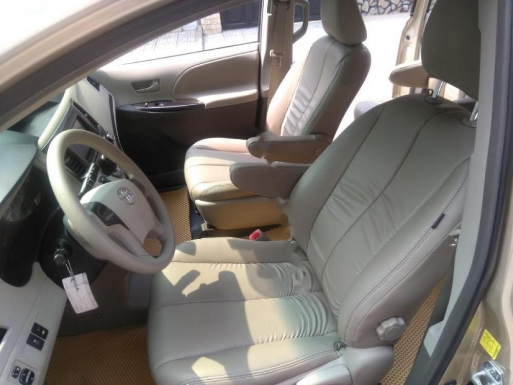 Toyota Sienna 2.7LE 2011 - Bán Toyota Sienna 2.7LE năm 2011, màu vàng, xe nhập