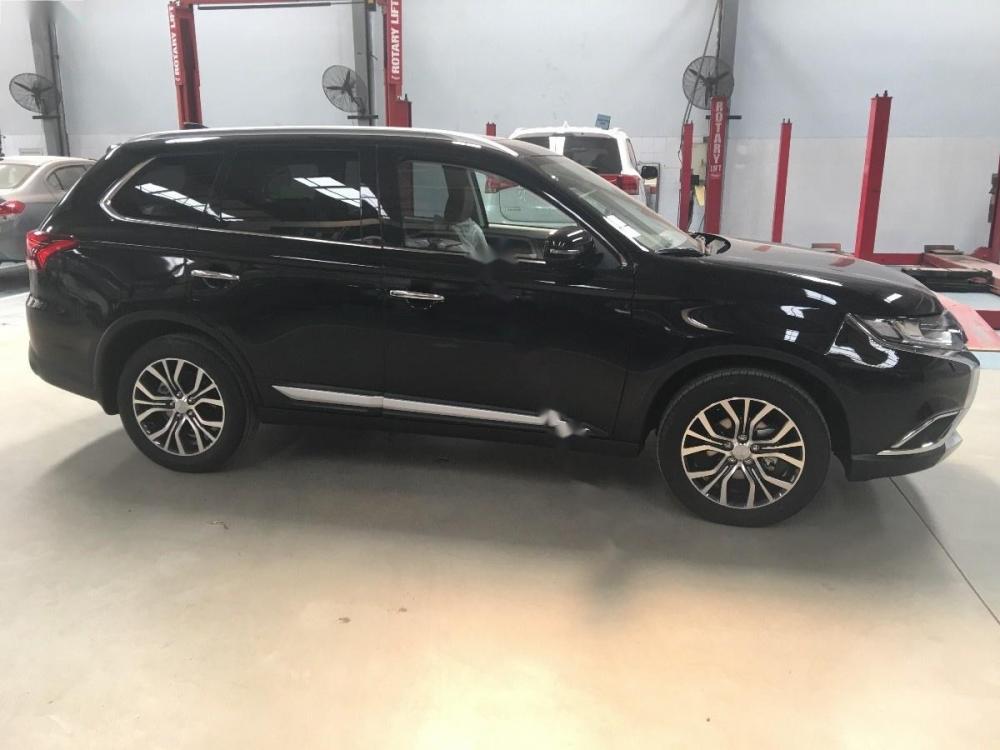 Mitsubishi Stavic 2.0 CVT Premium 2018 - Bán xe Mitsubishi Outlander 2.0 CVT Premium đời 2018, màu đen