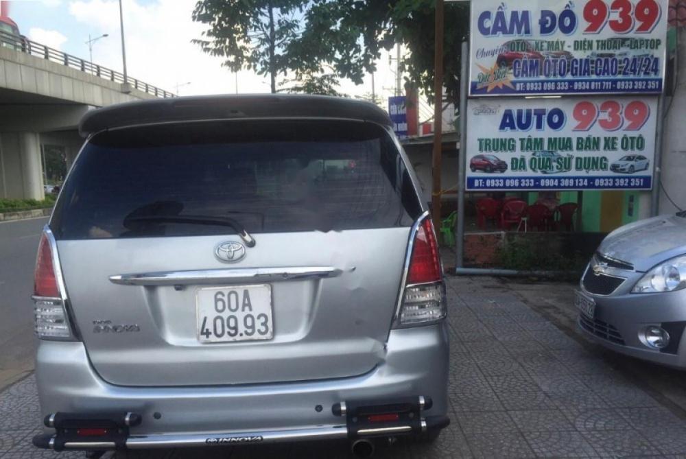 Toyota Innova G 2010 - Cần bán xe Toyota Innova G đời 2010, màu bạc chính chủ, 450 triệu