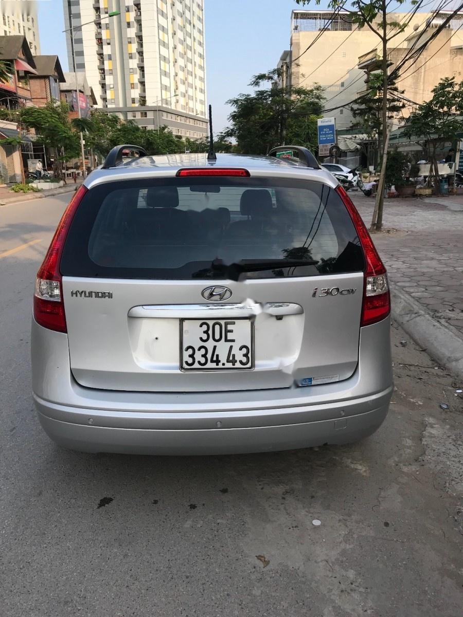 Hyundai i30 CW 2009 - Cần bán xe Hyundai i30 CW sản xuất năm 2009, màu bạc, nhập khẩu nguyên chiếc chính chủ