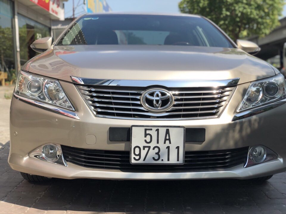 Toyota Camry 2.5Q 2013 - Cần bán lại xe Toyota Camry 2.5Q năm 2013 màu vàng, 870 triệu