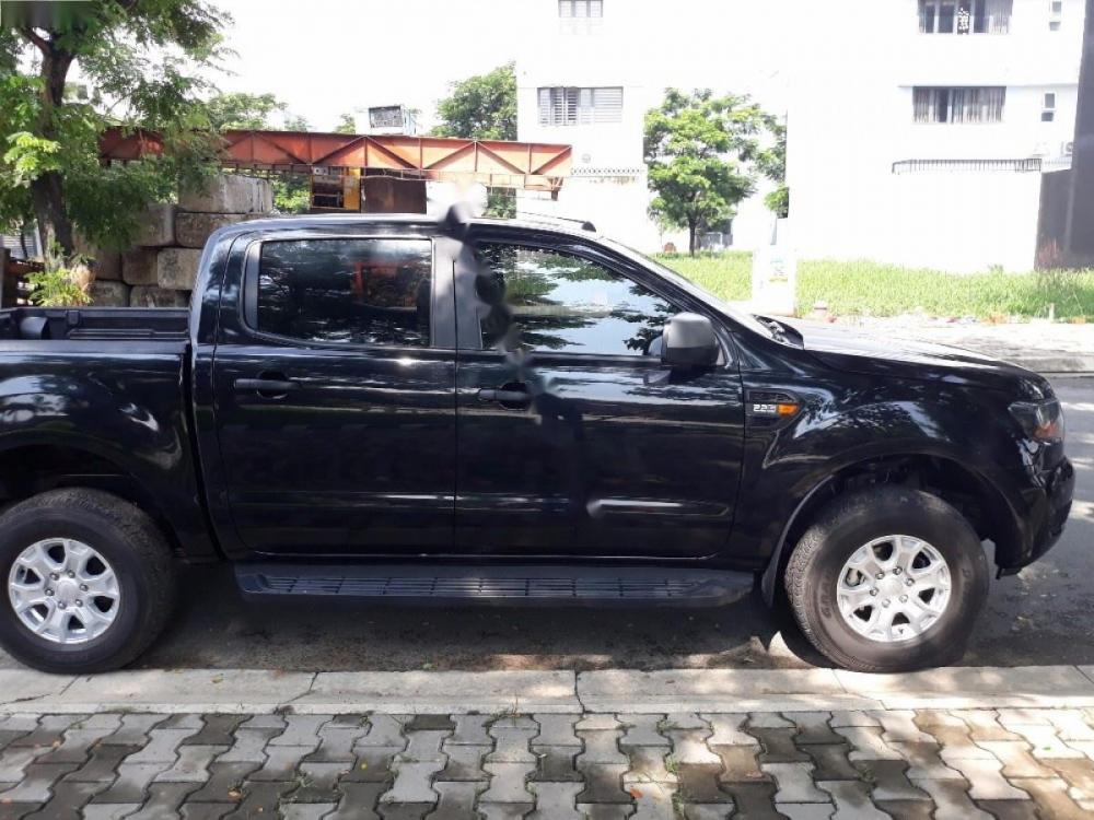 Ford Ranger XLS 2.2L 4x2 AT 2017 - Cần bán Ford Ranger XLS 2.2L 4x2 AT 2017, màu đen, nhập khẩu nguyên chiếc