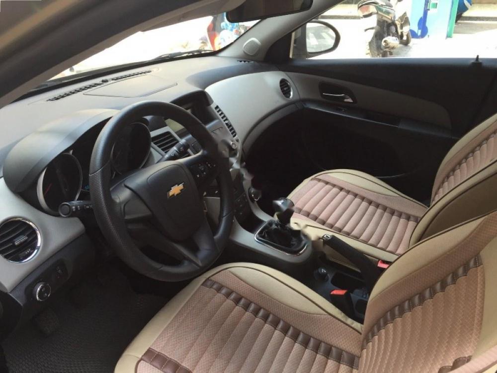 Chevrolet Cruze LT 1.6 MT 2015 - Bán xe Chevrolet Cruze LT 1.6 MT sản xuất năm 2015, màu vàng cát