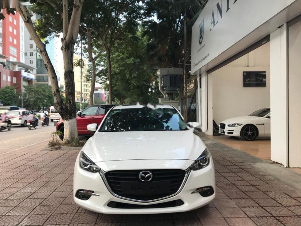 Mazda 3 1.5 AT 2018 - Bán xe Mazda 3 1.5 AT sản xuất 2018, màu trắng số tự động giá cạnh tranh