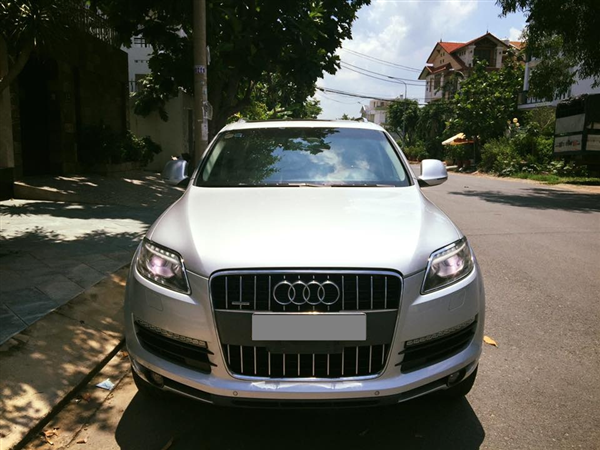 Audi Q7 2009 - Cần bán lại xe Audi Q7 đời 2009, màu bạc, nhập khẩu, xe gia đình, 695 triệu