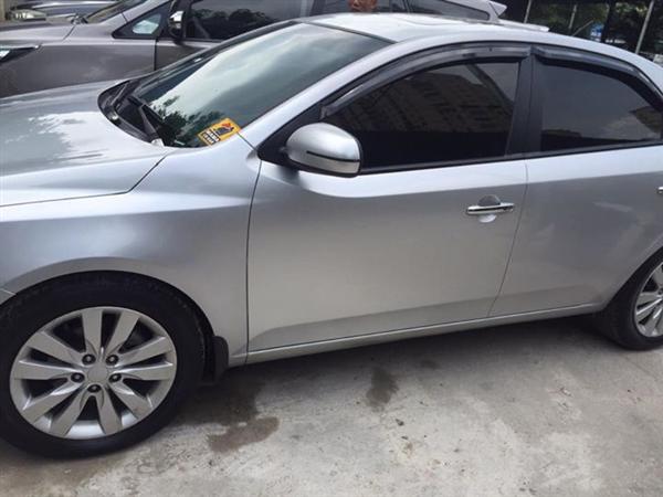 Kia Forte 1.6MT 2011 - Bán Kia Forte 1.6MT năm 2011, màu bạc, như mới