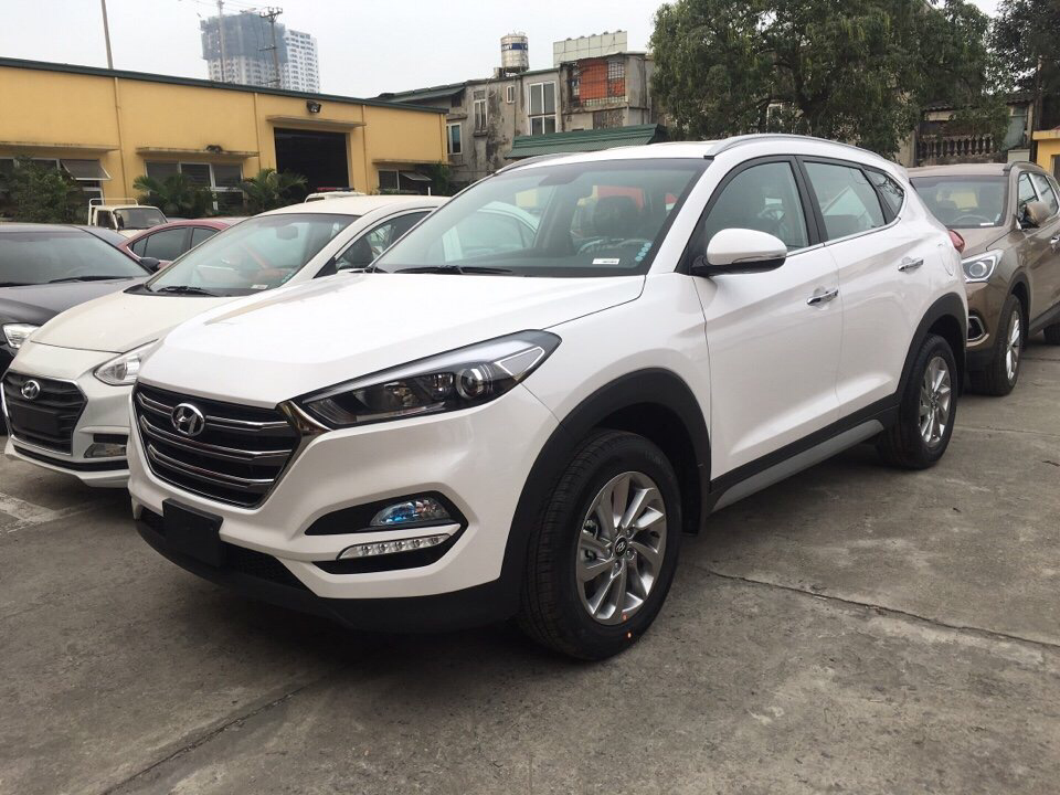 Hyundai Tucson   2018 - Bán Hyundai Tucson đời 2018 màu trắng, giá 760 triệu