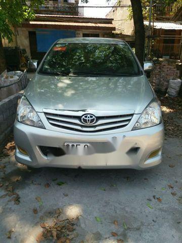 Toyota Innova 2010 - Bán ô tô Toyota Innova năm sản xuất 2010, màu bạc xe gia đình, giá 387tr