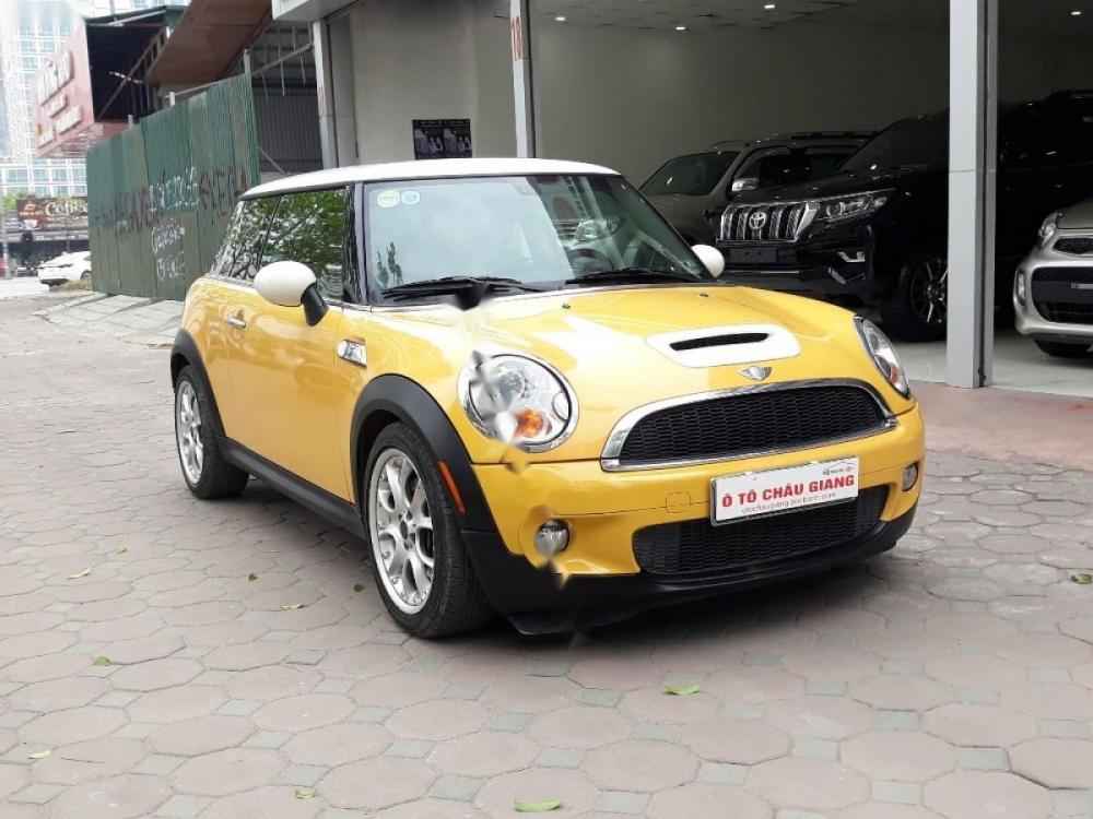 Mini Cooper S 1.6AT 2007 - Bán Mini Cooper S 1.6AT sản xuất 2007, màu vàng, xe nhập