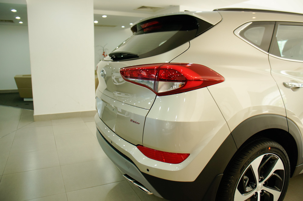 Hyundai Tucson 2018 - Bán xe Hyundai Tucson 1.6 Turbo 2018 giá chỉ 892 triệu. LH: 0903 175 312