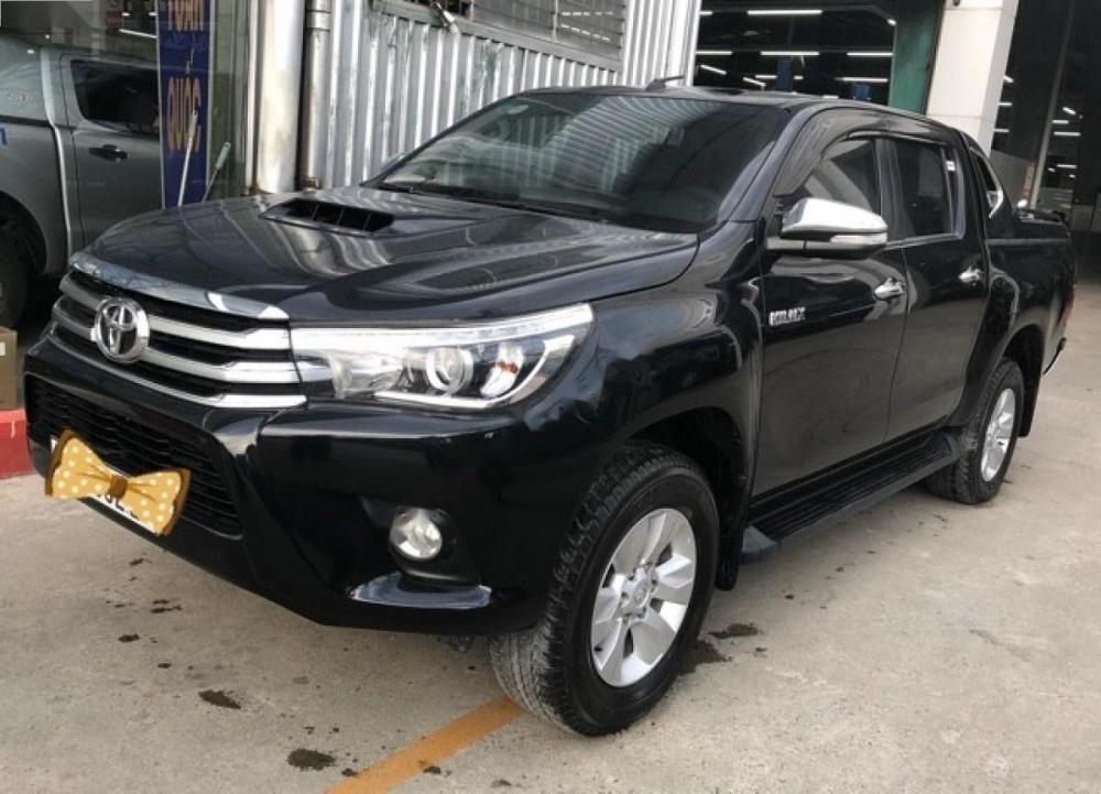 Toyota Hilux 2015 - Bán Toyota Hilux năm sản xuất 2015, màu đen, nhập khẩu 