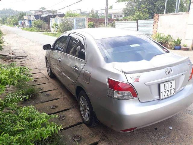 Toyota Vios   2010 - Gia đình bán Toyota Vios 2010, màu bạc 