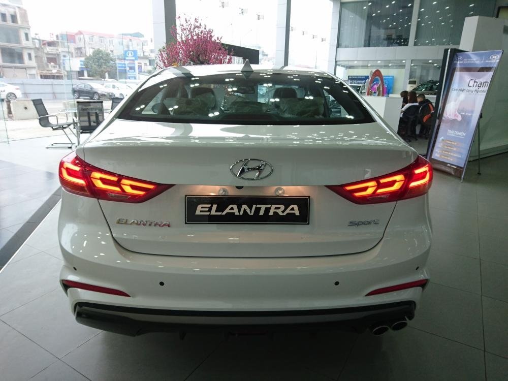 Hyundai Elantra 2018 - Bán xe Hyundai Elantra 2018 đủ màu. Giá cực tốt, hỗ trợ vay 90%, nhiều quà tặng kèm