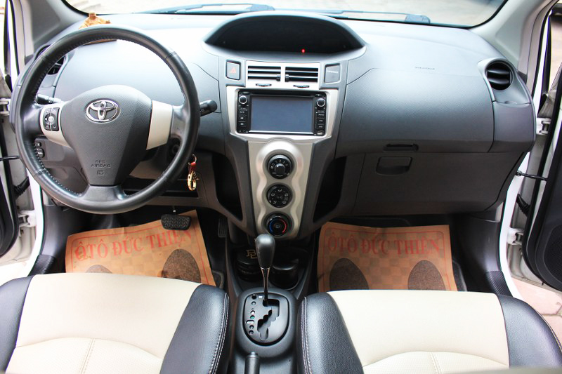 Toyota Yaris 1.3 AT 2009 - Cần bán Toyota Yaris 1.3 AT sản xuất năm 2009, màu trắng, nhập khẩu chính chủ