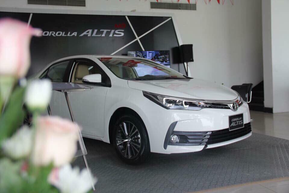 Toyota Corolla 1.8G 2018 - Toyota Nha Trang bán Toyota Corolla 1.8G sản xuất 2018, màu trắng, hỗ trợ ngân hàng