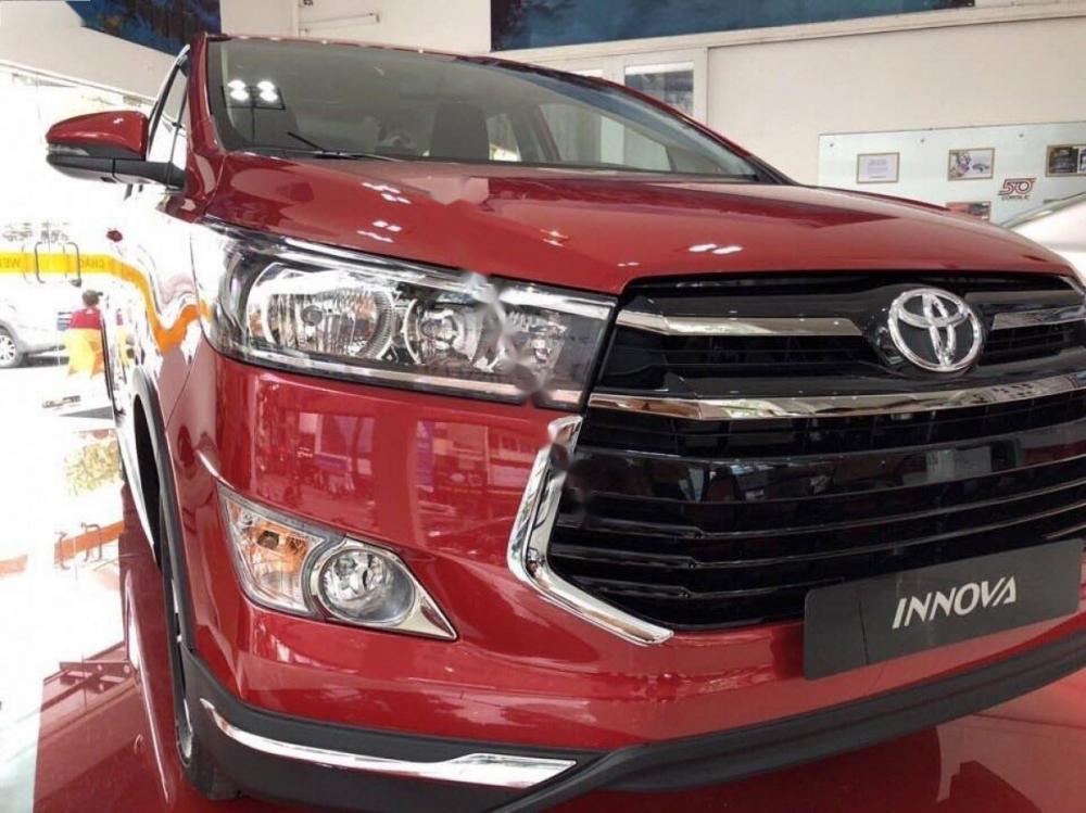 Toyota Innova 2.0 Venturer 2018 - Bán ô tô Toyota Innova 2.0 Venturer 2018, màu đỏ, giá 830tr