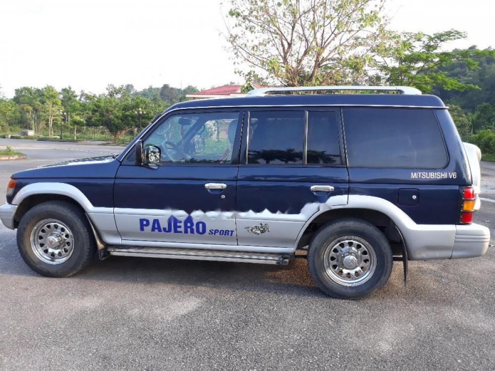 Mitsubishi Pajero 2004 - Bán Mitsubishi Pajero đời 2004, màu xanh lam, nhập khẩu  