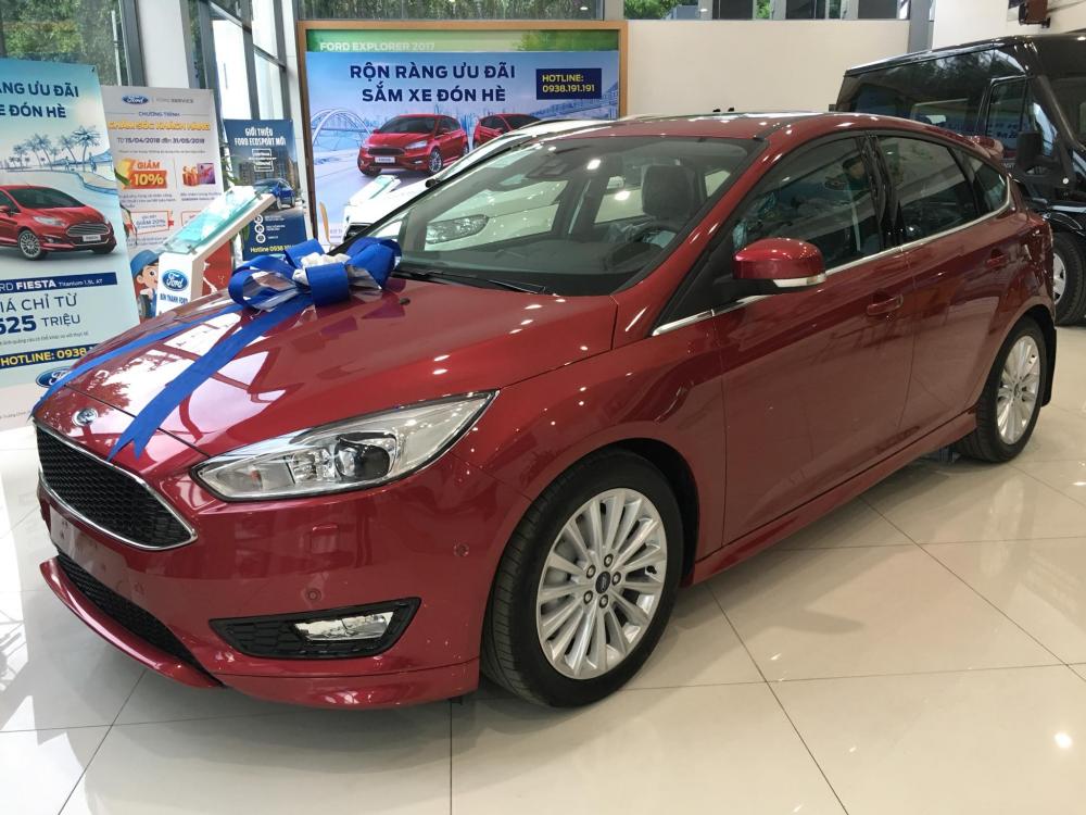 Ford Focus Sport 2018 - Bán xe Ford Focus Sport 5 cửa 2018 - Tặng phụ kiện - vay trả góp đến 80% - giao xe tận nơi - LH 0901.345.579