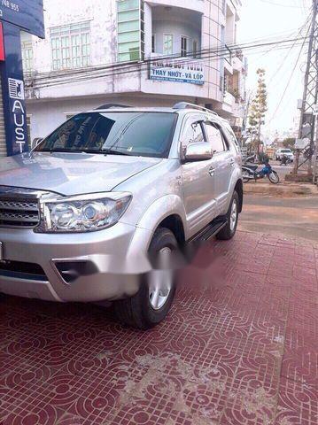 Toyota Fortuner 2010 - Bán ô tô Toyota Fortuner sản xuất 2010, màu bạc số sàn, 650tr