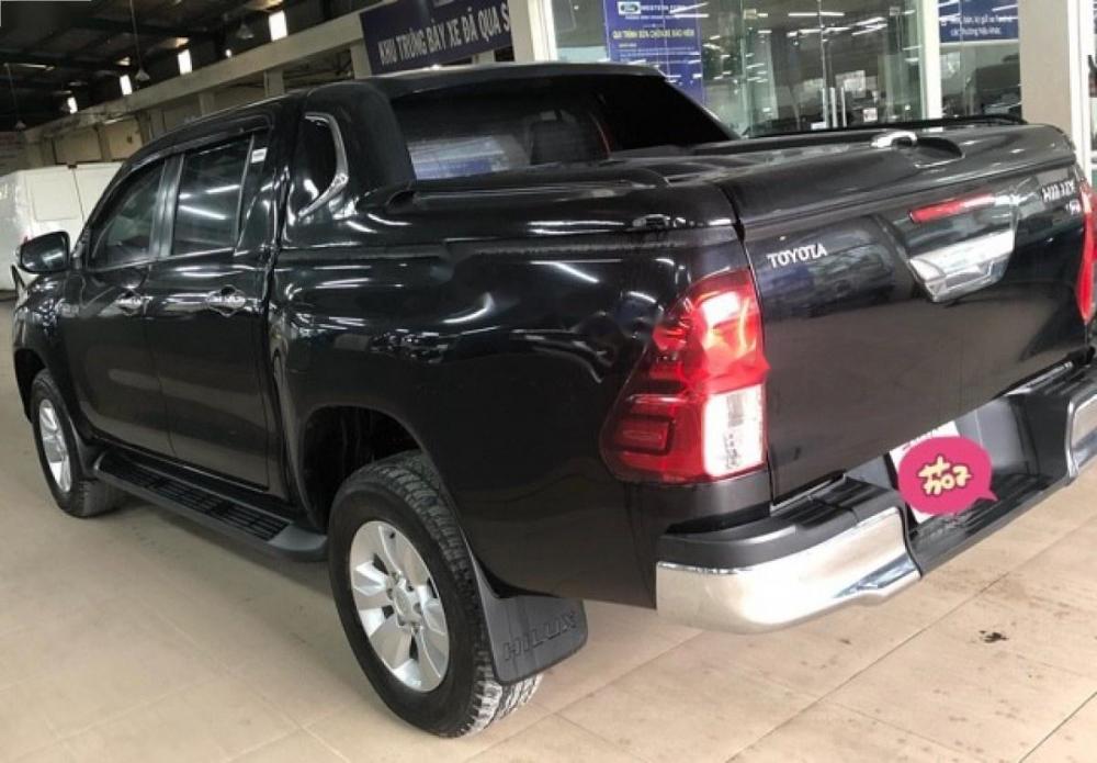 Toyota Hilux 2015 - Bán Toyota Hilux năm sản xuất 2015, màu đen, nhập khẩu 