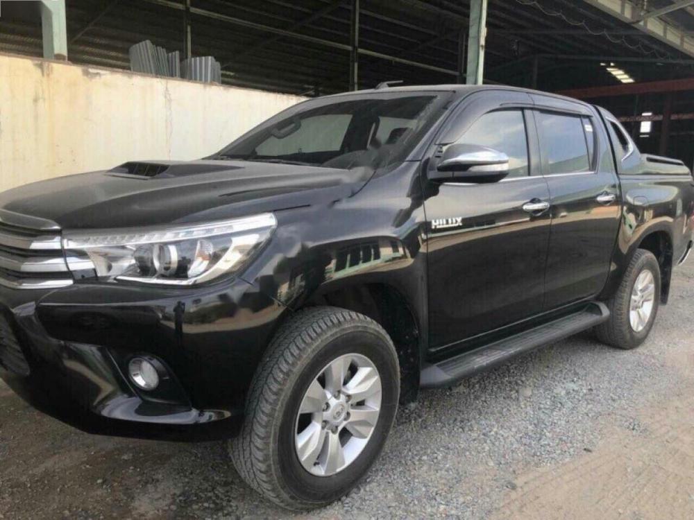 Toyota Hilux 2016 - Bán Toyota Hilux năm 2016, màu đen, nhập khẩu