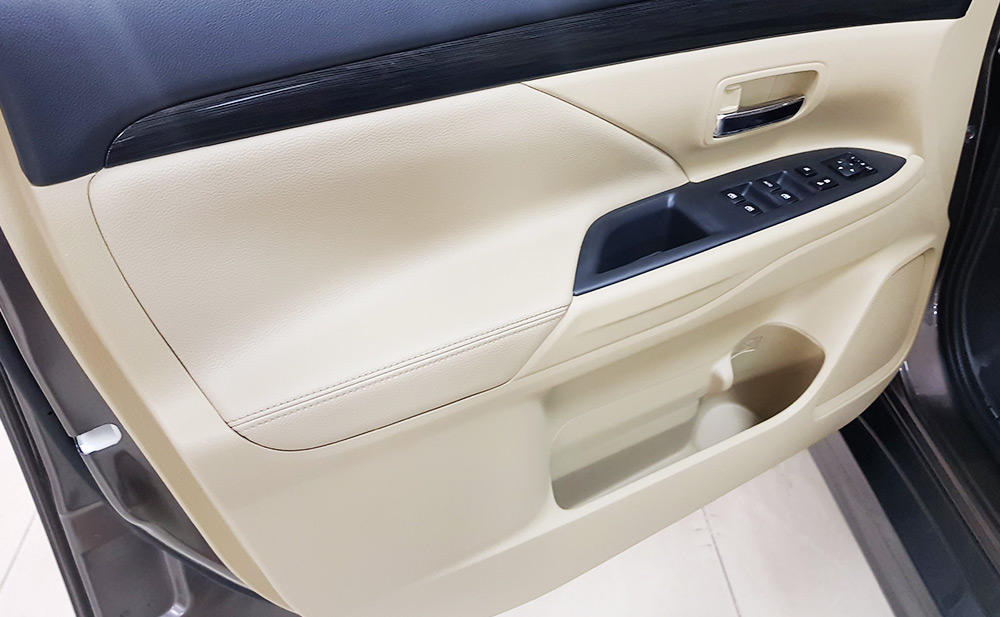 Mitsubishi Stavic 2.4 CVT Premium 2018 - Cần bán Mitsubishi Outlander 2.4 CVT Premium 2018, màu nâu số tự động