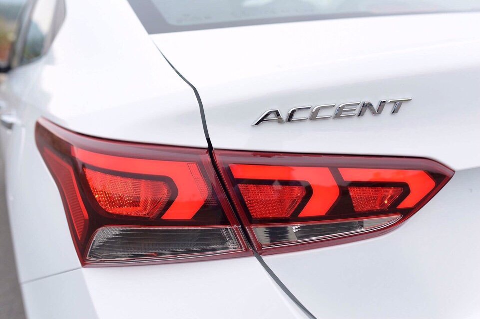 Hyundai Accent 1.4 MT 2018 - Bán xe Hyundai Accent 2018 đủ màu, lăn bánh từ 150tr, giao hàng tháng 6. Nhiều quà tặng kèm