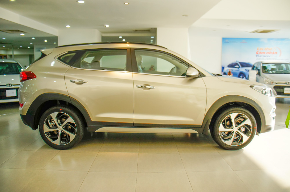 Hyundai Tucson 2018 - Bán xe Hyundai Tucson 1.6 Turbo 2018 giá chỉ 892 triệu. LH: 0903 175 312