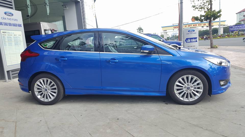 Ford Focus Sport 5D 1.5L Ecoboost 2018 - Bán Ford Focus Sport 5D 1.5L Ecoboost sản xuất 2018, màu xanh giá cạnh tranh