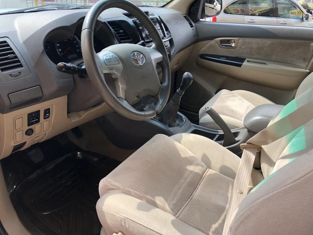 Toyota Fortuner 2.5 MT 2013 - Bán Toyota Fortuner 2.5 MT 2013, màu bạc 