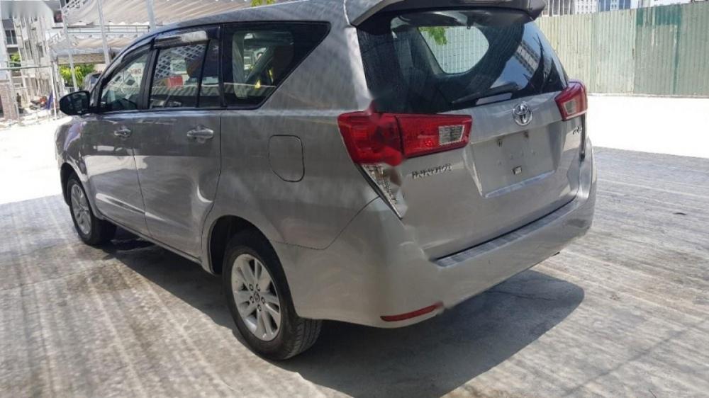 Toyota Innova E 2.0MT 2016 - Bán Toyota Innova E 2.0MT sản xuất 2016, màu xám