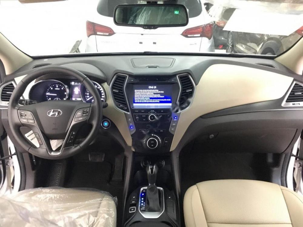 Hyundai Santa Fe 2.2 CRDi 4WD 2017 - Bán xe Hyundai Santa Fe 2.2 CRDi 4WD đời 2017, màu trắng