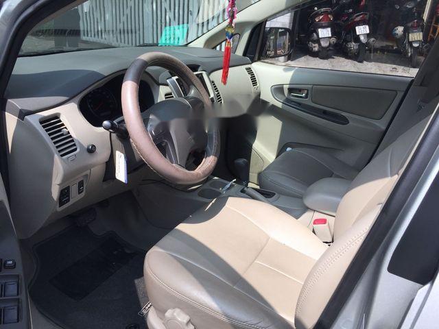 Toyota Innova 2015 - Bán Toyota Innova 2015, màu bạc số tự động