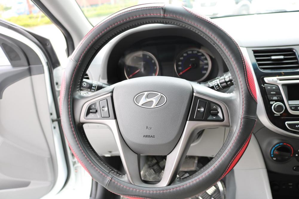 Hyundai Accent 1.4AT 2015 - Bán ô tô Hyundai Accent 1.4AT sản xuất năm 2015, màu trắng, nhập khẩu nguyên chiếc
